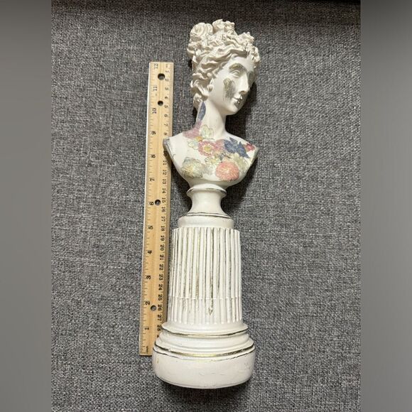 Greek Roman Goddess Sculpture - Picture 4 of 6